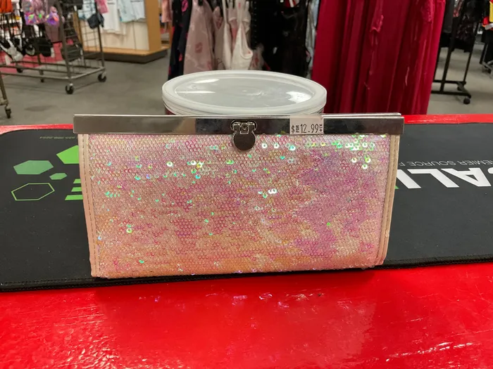 Vibrators Up4Drea Pink sequin clasp wallet